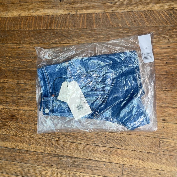 Levi’s dark wash jean shorts⛲️⛲️ - Picture 3 of 11